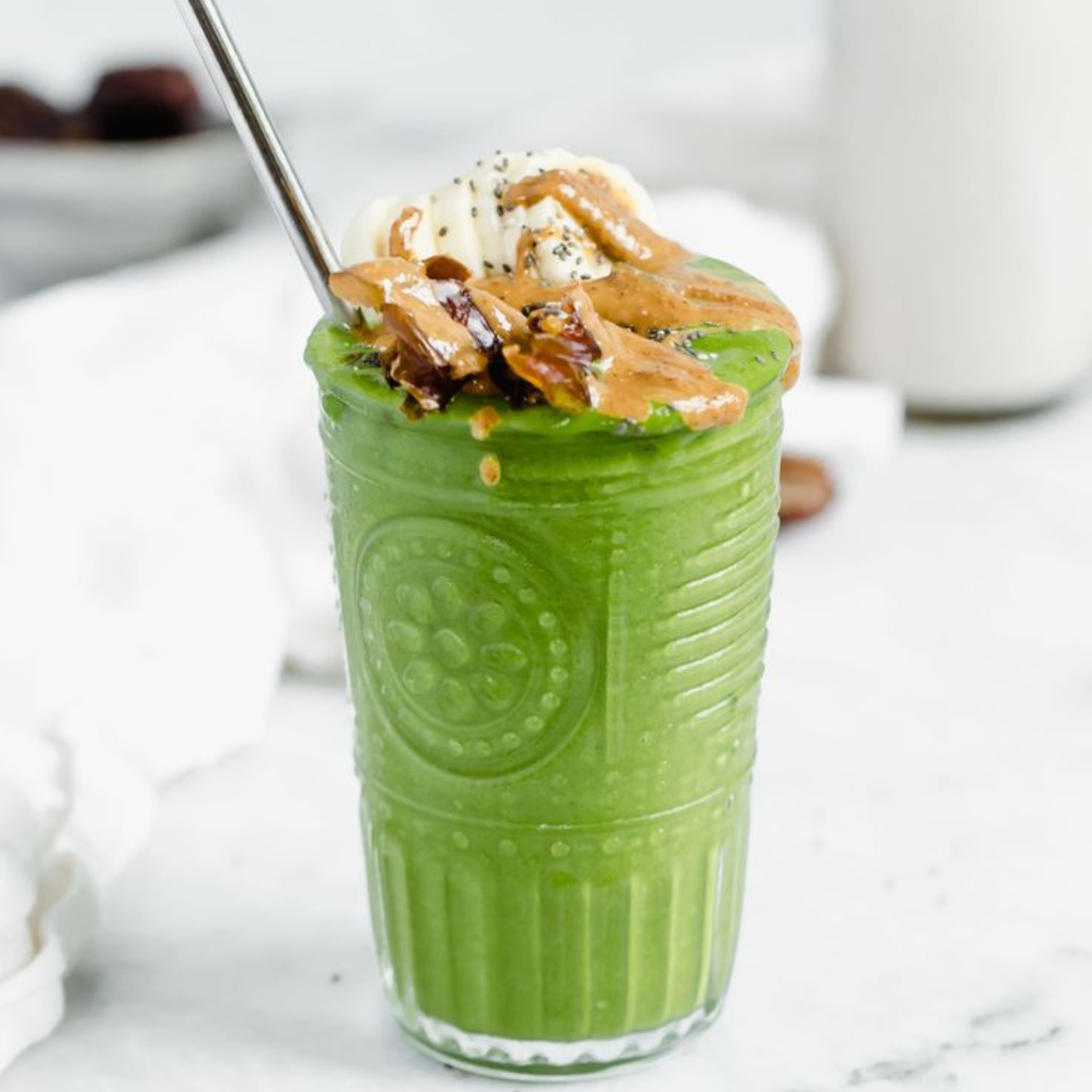 Smoothie cósmico con matcha para empezar el día con energía